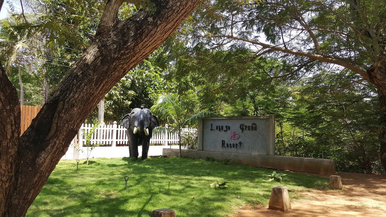 Lokuge Grand Resort Kataragama Εξωτερικό φωτογραφία
